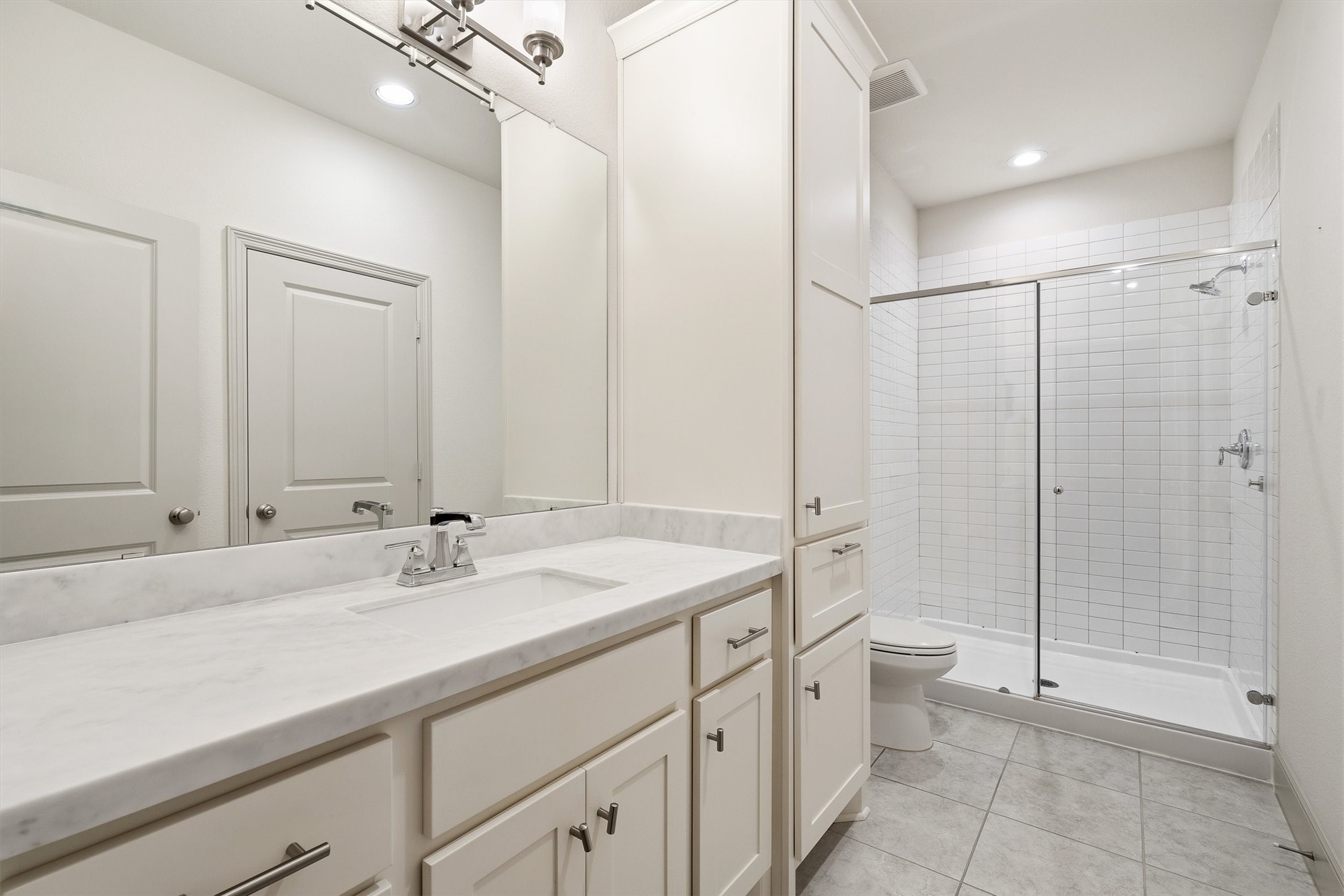 30702 Spring Lake Boulevard Tomball, TX 77375 - Photo 34 of 49 Bedroom 3 Ensuite