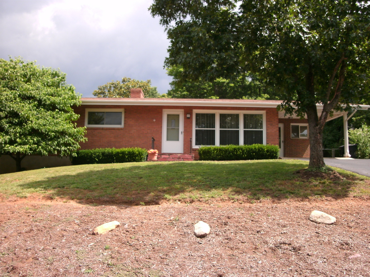 3266 Rasmont Road Roanoke, VA 24018 - Photo 2 of 18 1