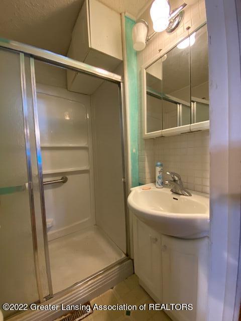 1125 Reo Road Lansing, MI 48910 - Photo 17 of 21 Bathroom Sink