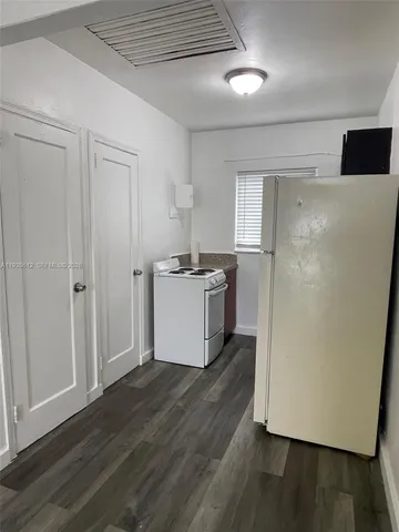 $1,300 | 430 Southwest 6th Avenue, Unit 10, Miami, FL 33130