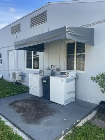 $1,400 | 430 Southwest 6th Avenue, Unit 8, Miami, FL 33130