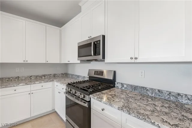 $2,200 | 5704 Steinbeck Vly Street, Las Vegas, NV 89113