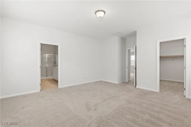 $2,200 | 5704 Steinbeck Vly Street, Las Vegas, NV 89113