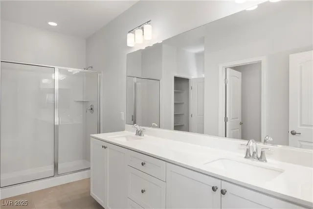 $2,200 | 5704 Steinbeck Vly Street, Las Vegas, NV 89113