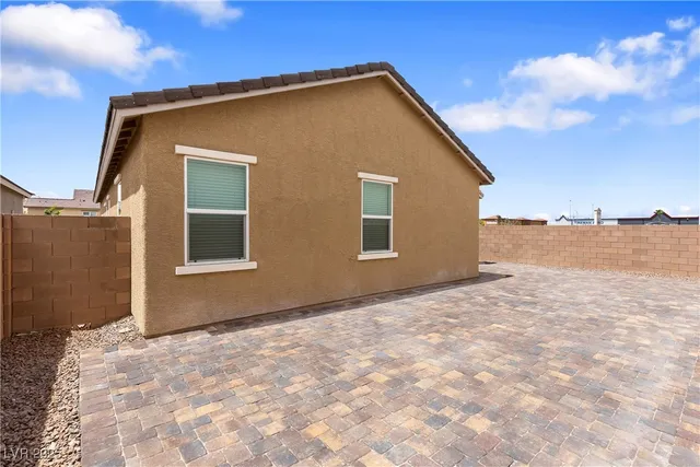 $2,200 | 5704 Steinbeck Vly Street, Las Vegas, NV 89113