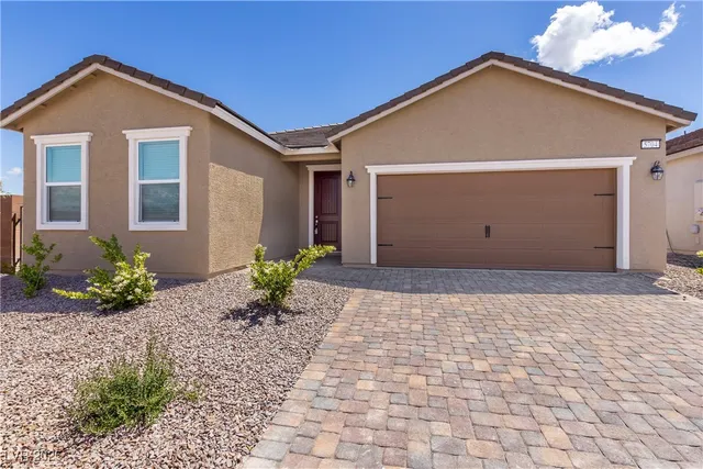 $2,200 | 5704 Steinbeck Vly Street, Las Vegas, NV 89113