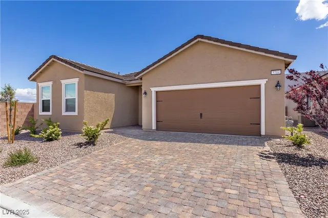 $2,200 | 5704 Steinbeck Vly Street, Las Vegas, NV 89113