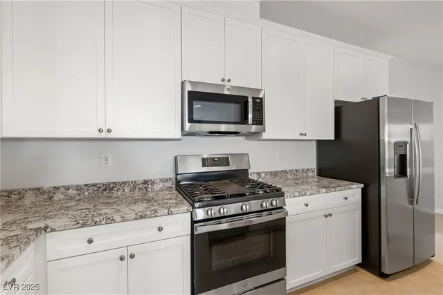 $2,200 | 5704 Steinbeck Vly Street, Las Vegas, NV 89113