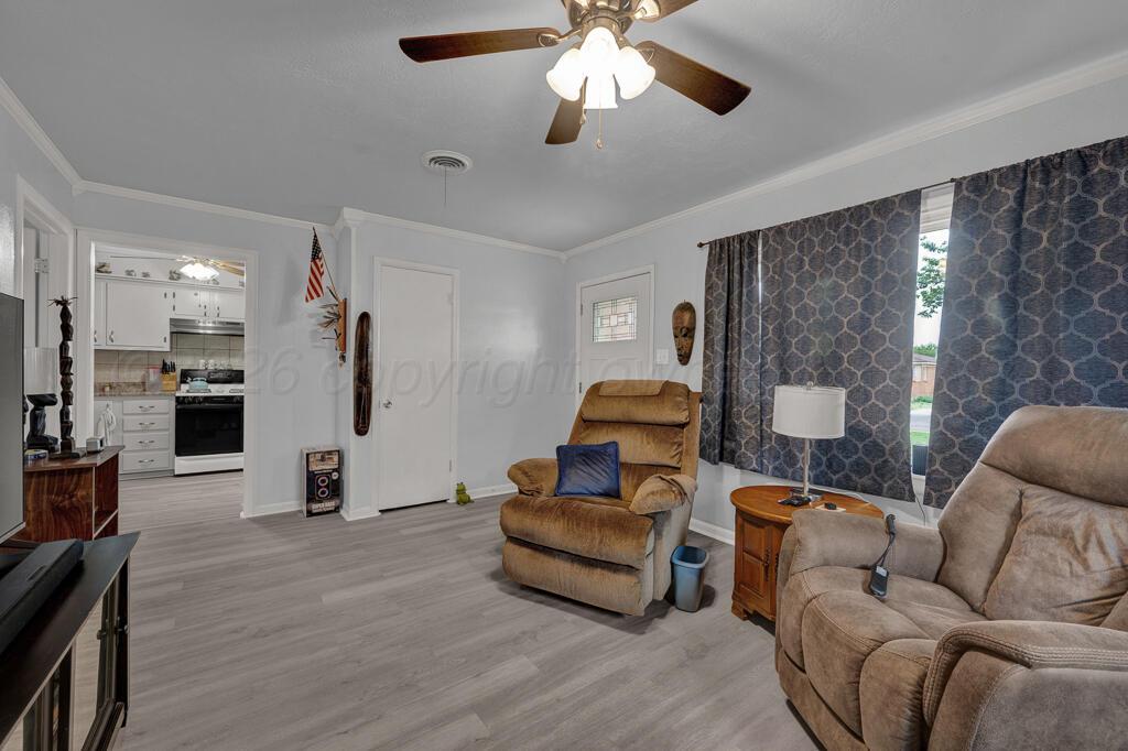 5215 George Terrace Amarillo, TX 79106 - Photo 5 of 23 living room 2