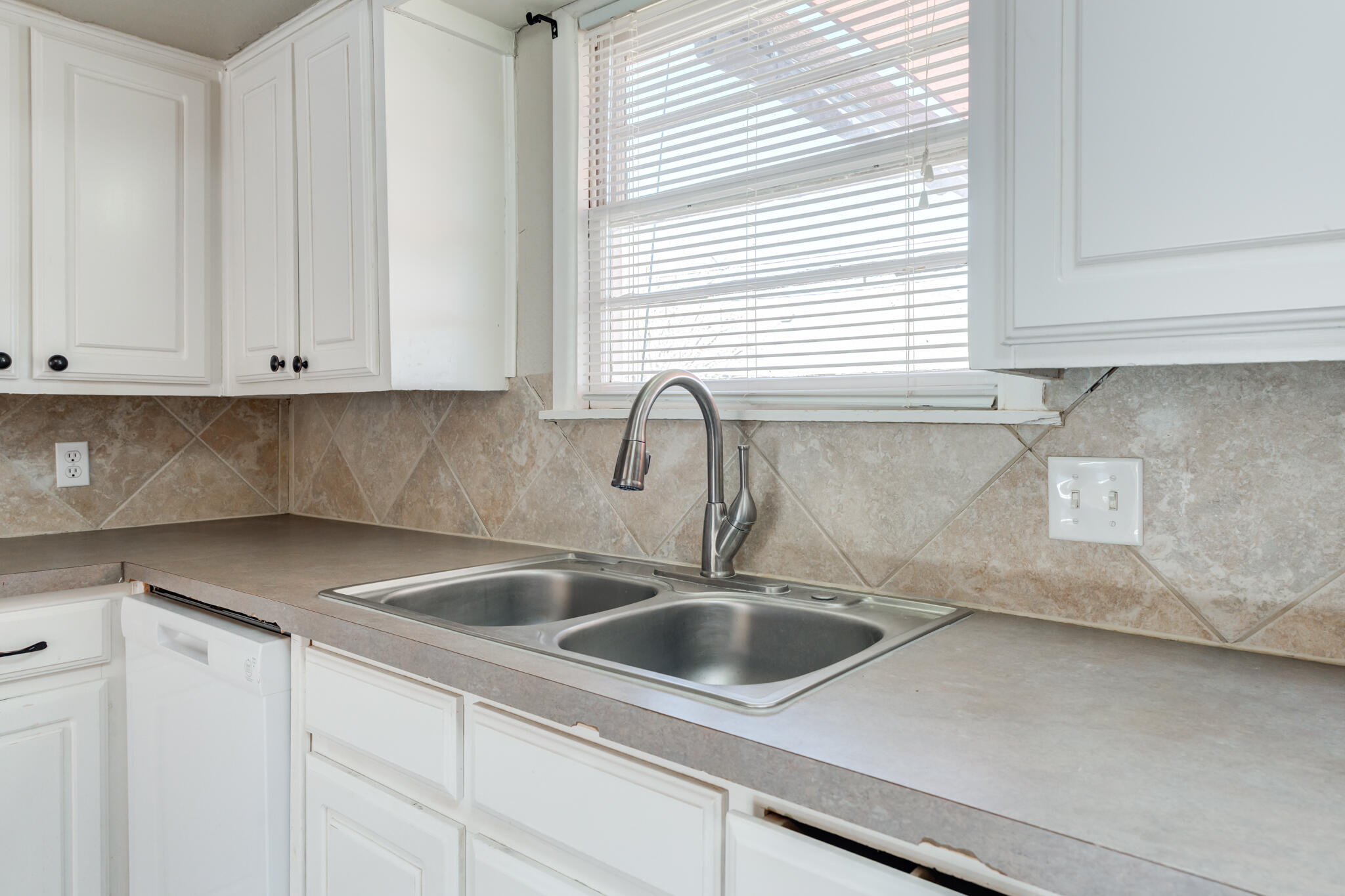 4824 6th Street Lubbock, TX 79416 - Photo 23 of 41 4824-6th-St-Lubbock-TX_21_kitchen