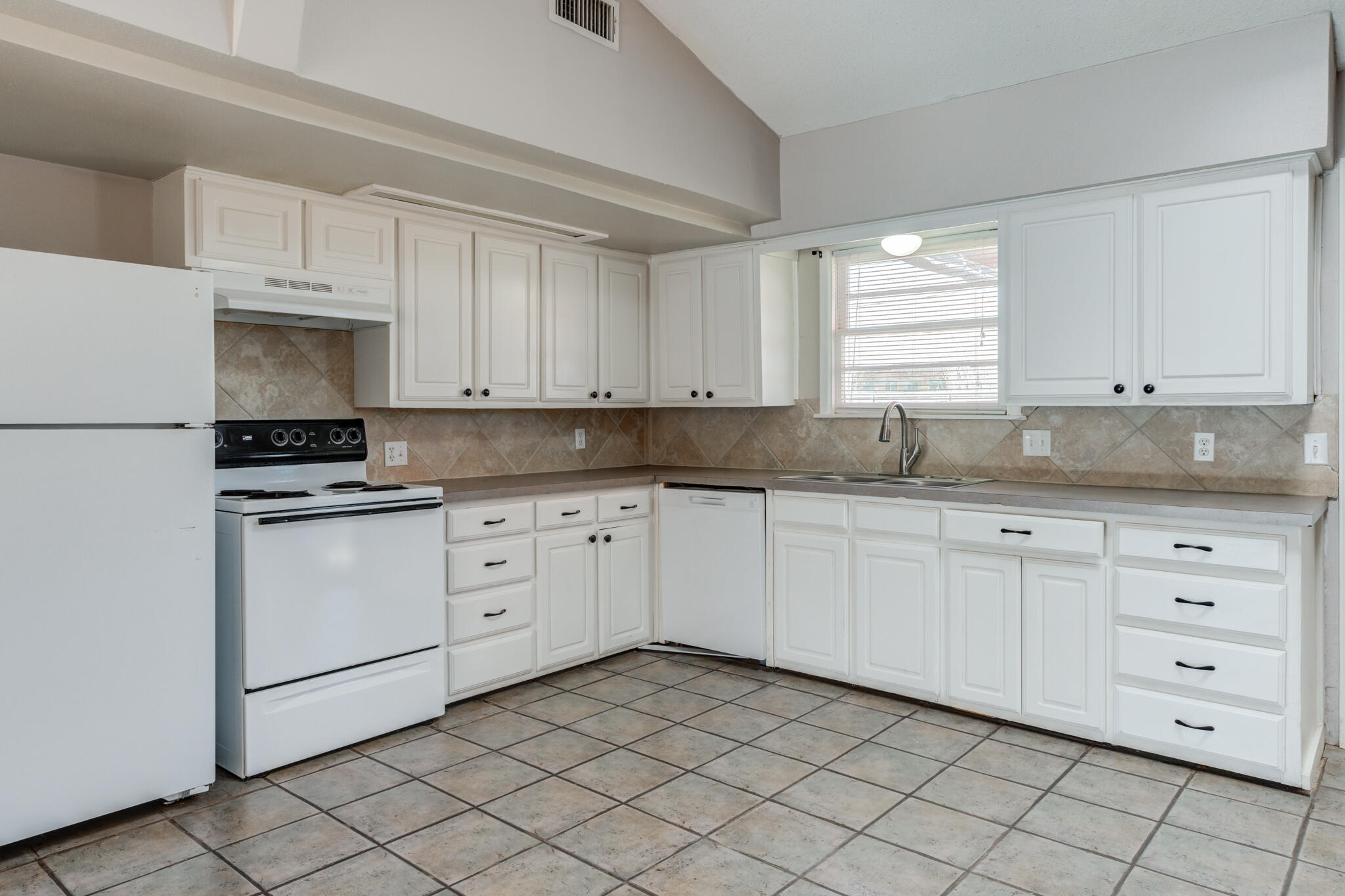 4824 6th Street Lubbock, TX 79416 - Photo 3 of 41 4824-6th-St-Lubbock-TX_19_Kitchen