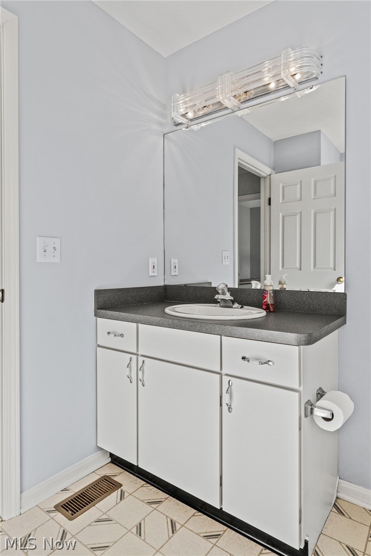 36252 Reeves Road Eastlake, OH 44095 - Photo 20 of 35 Gallery Image 20