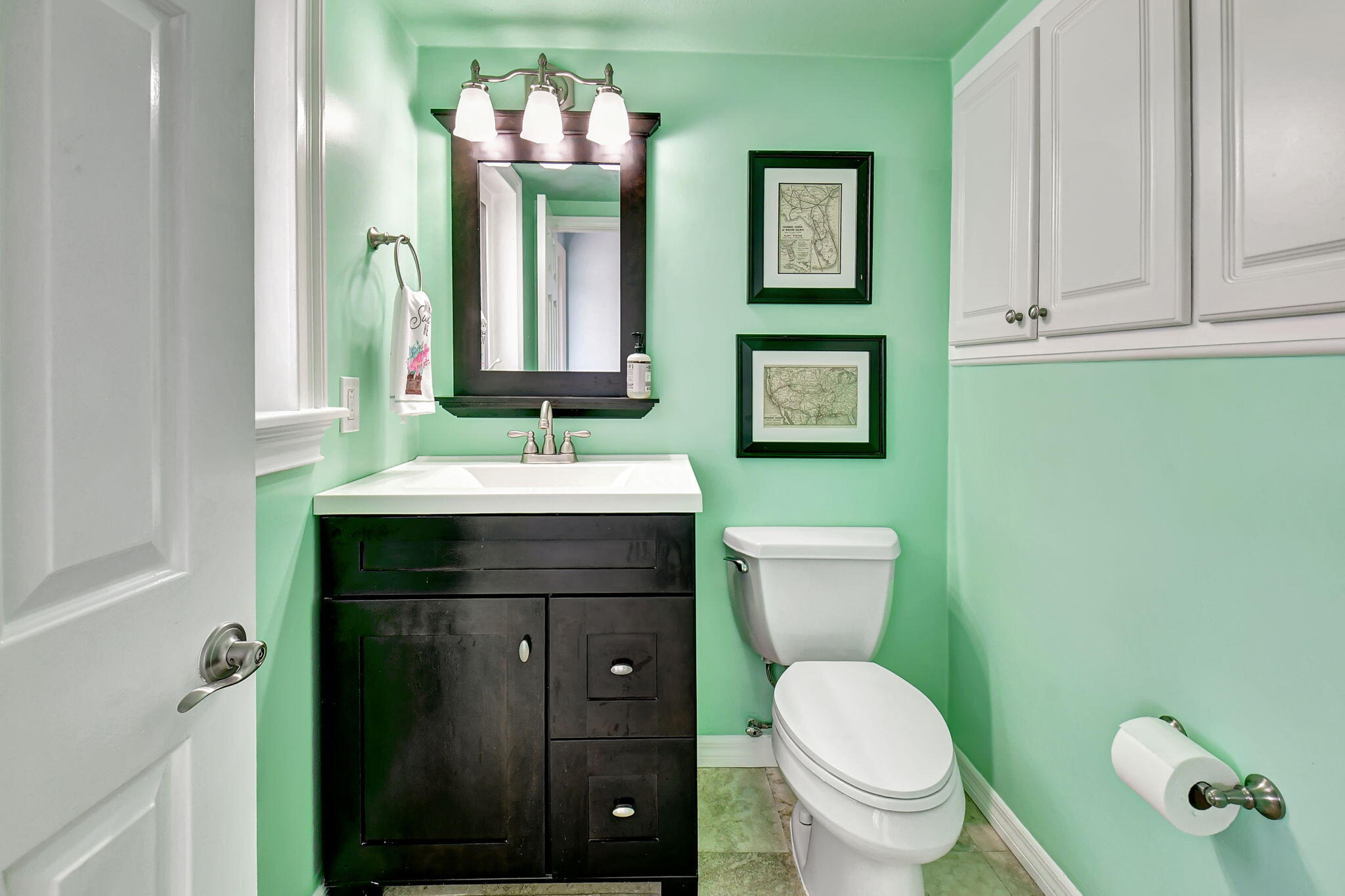 827 S Road Boynton Beach, FL 33435 - Photo 17 of 52 1/2 bath downstairs