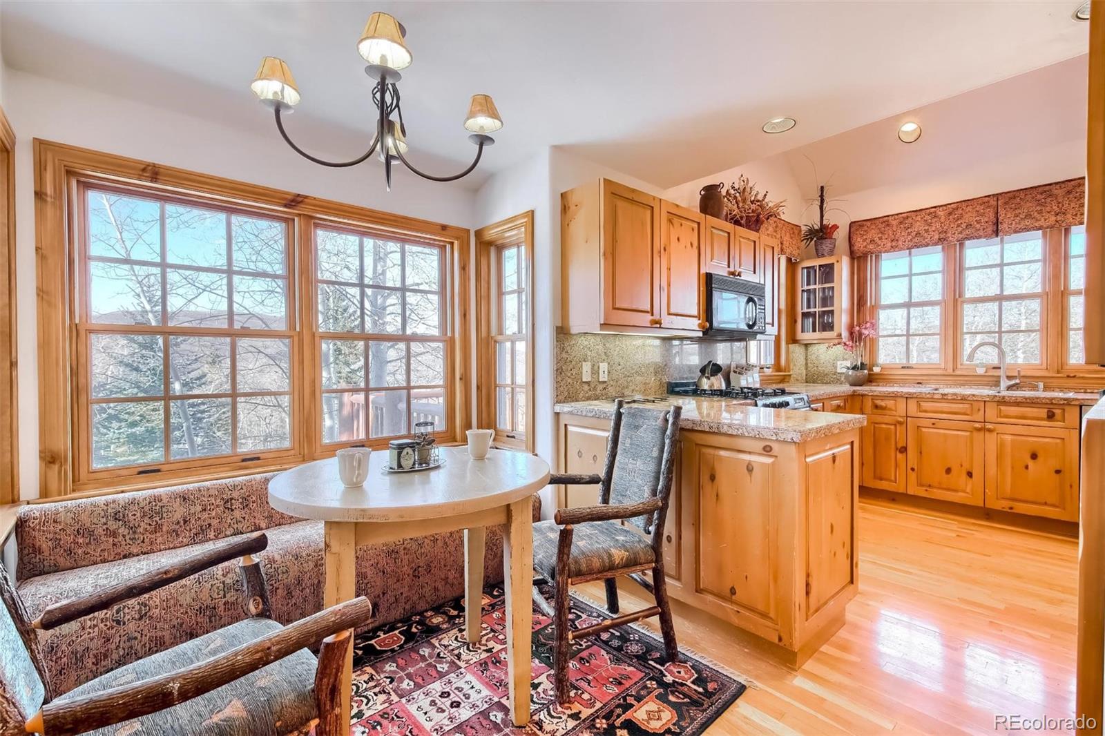 5 Fairway Lane Edwards, CO 81632 - Photo 8 of 34 a dining room filled counter top space and a couch