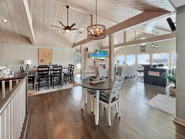 $899,000 | 25-50 Cottage Hill Drive, Lake Carroll, IL 61046