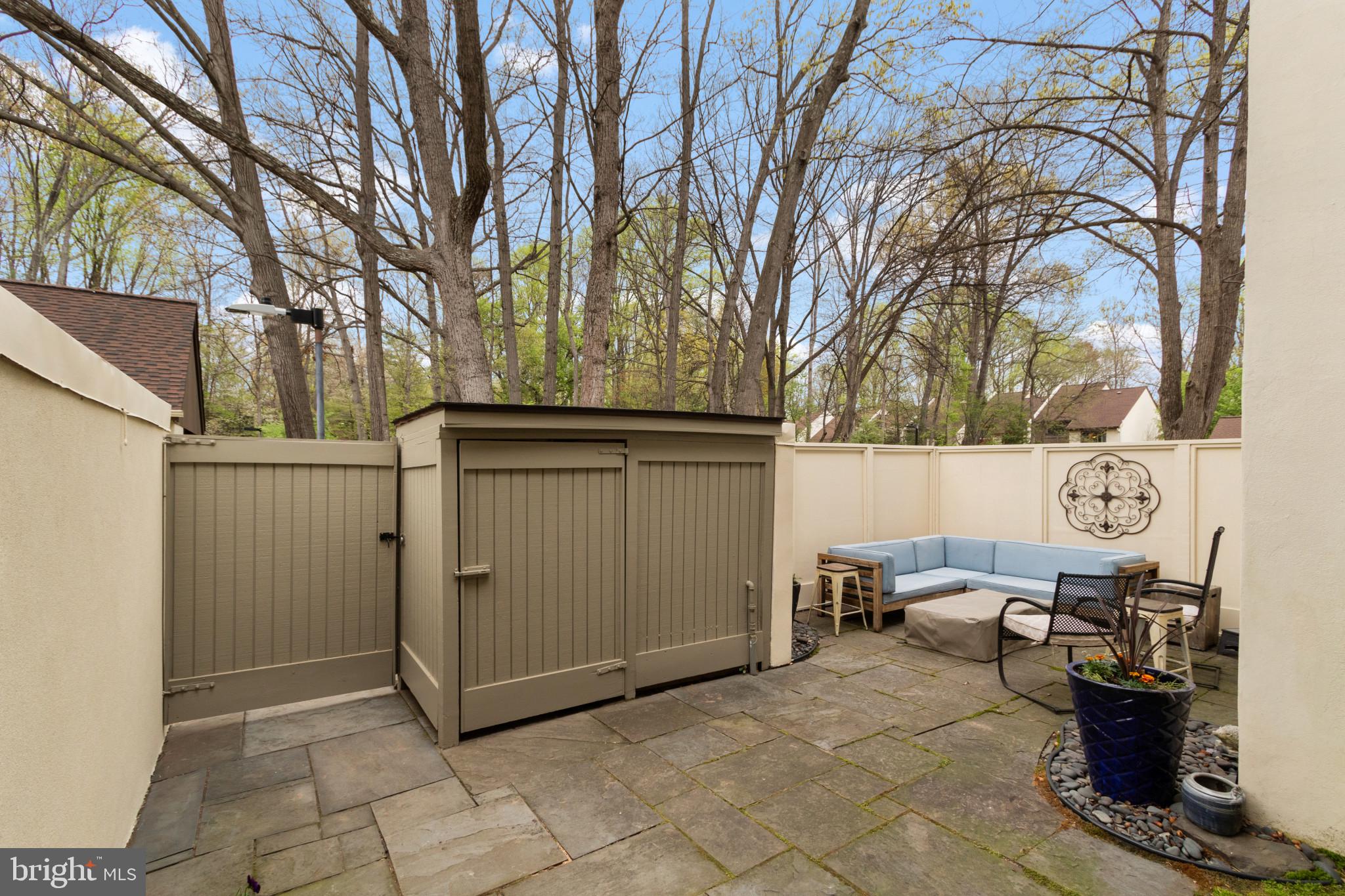 1593 Inlet Court Reston, VA 20190 - Photo 3 of 24 Front Courtyard