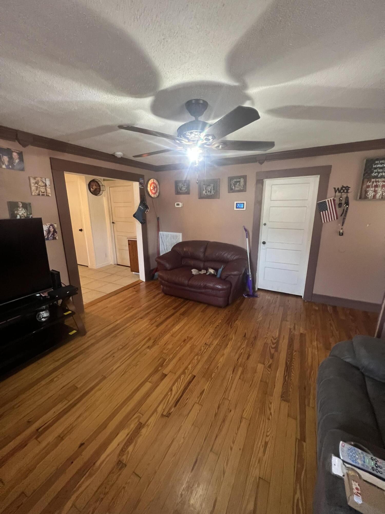 805 Durkee Road Cleveland, TN 37323 - Photo 16 of 26 a living room with furniture and a flat screen tv