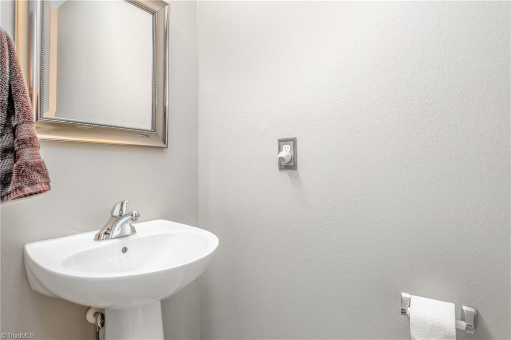 6609 Tromble Road Whitsett, NC 27377 - Photo 8 of 31