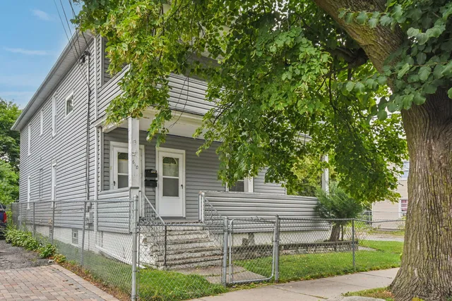 $250,000 | 610 Bluff Street, Waukegan, IL 60085