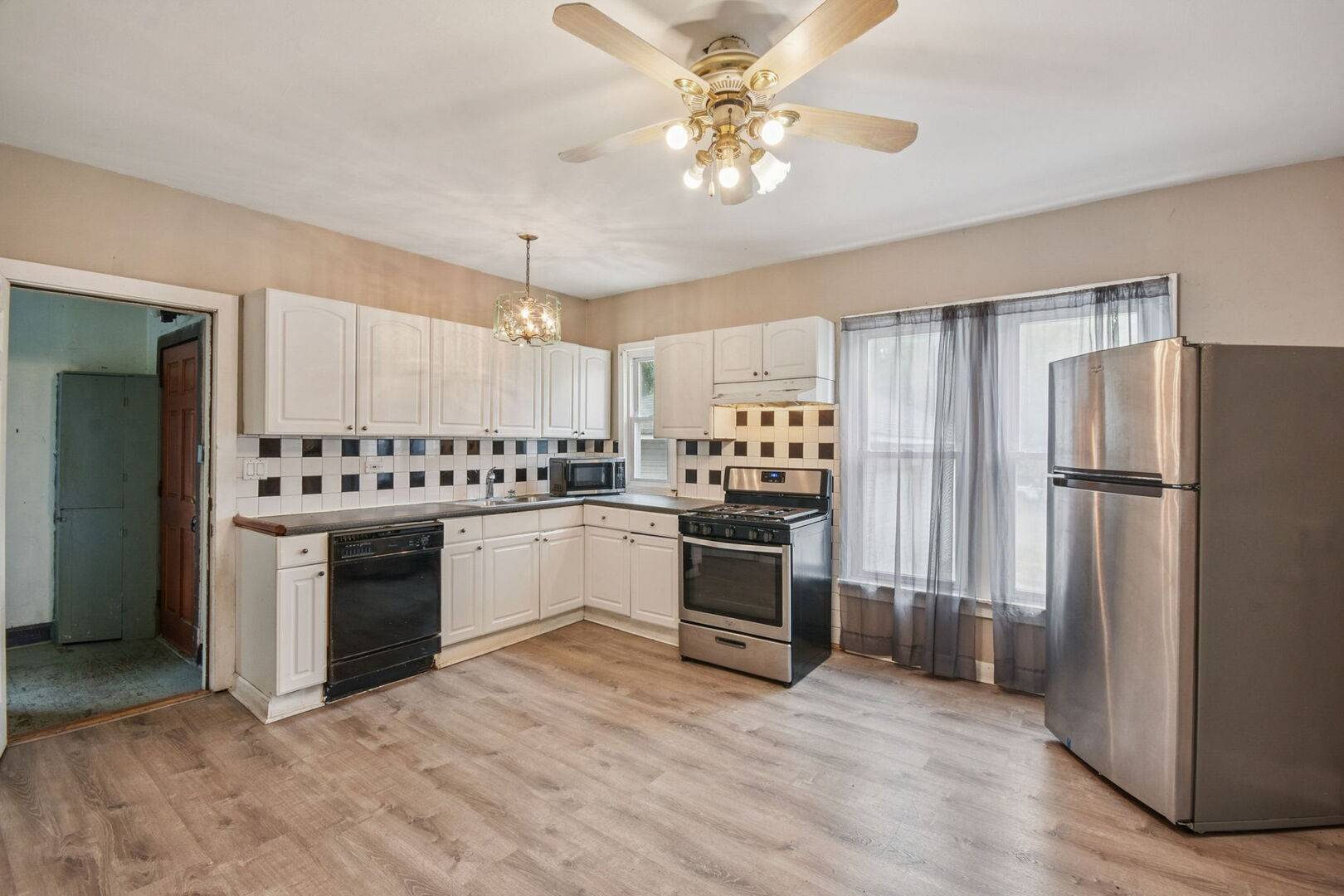 610 Bluff Street Waukegan, IL 60085 - Photo 14 of 31