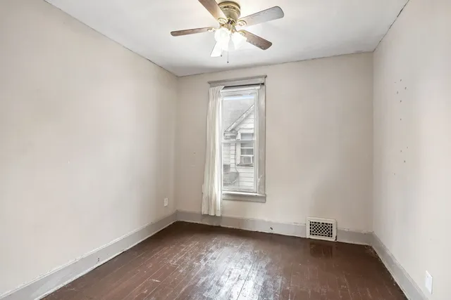 $250,000 | 610 Bluff Street, Waukegan, IL 60085