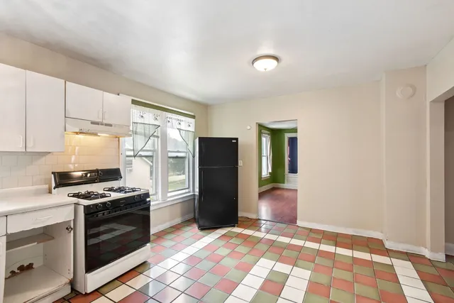 $250,000 | 610 Bluff Street, Waukegan, IL 60085