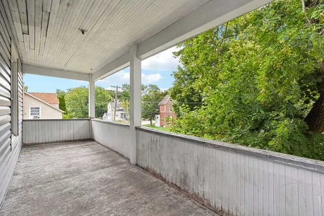 $250,000 | 610 Bluff Street, Waukegan, IL 60085