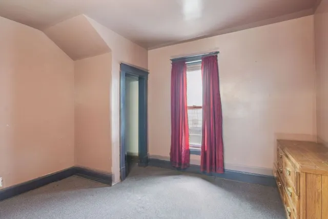 $250,000 | 610 Bluff Street, Waukegan, IL 60085