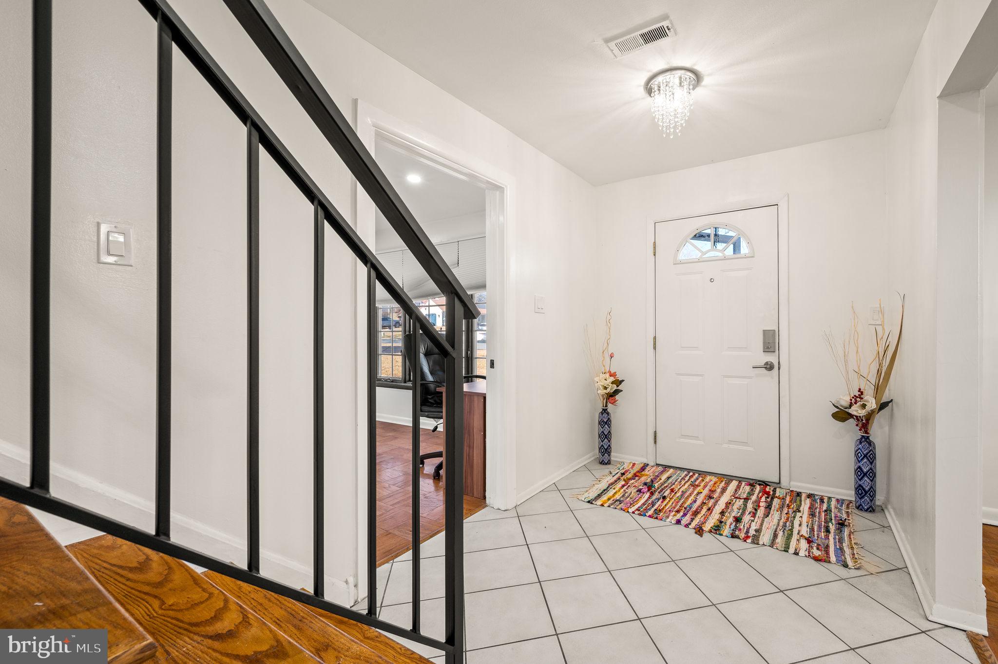 909 Capitol Road Norristown, PA 19403 - Photo 4 of 31 Gallery Image 4