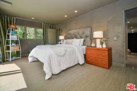 a view of a pathway of a house