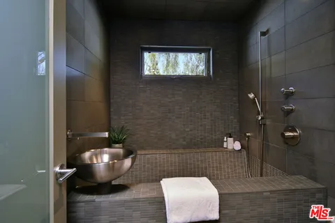 $2,495,000 | 25700 Mulholland Highway, Calabasas, CA 91302