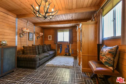 $2,495,000 | 25700 Mulholland Highway, Calabasas, CA 91302