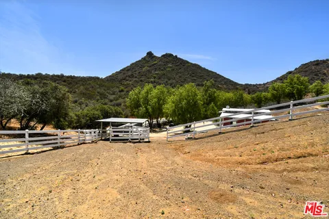 $2,495,000 | 25700 Mulholland Highway, Calabasas, CA 91302
