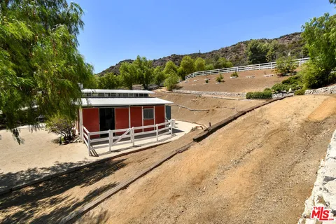$2,495,000 | 25700 Mulholland Highway, Calabasas, CA 91302