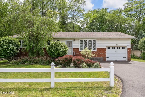 $275,000 | 102 Evans Road, Rotterdam, NY 12306