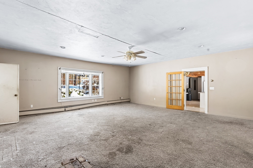 44 Squannacook Road Shirley, MA 01464 - Photo 11 of 41