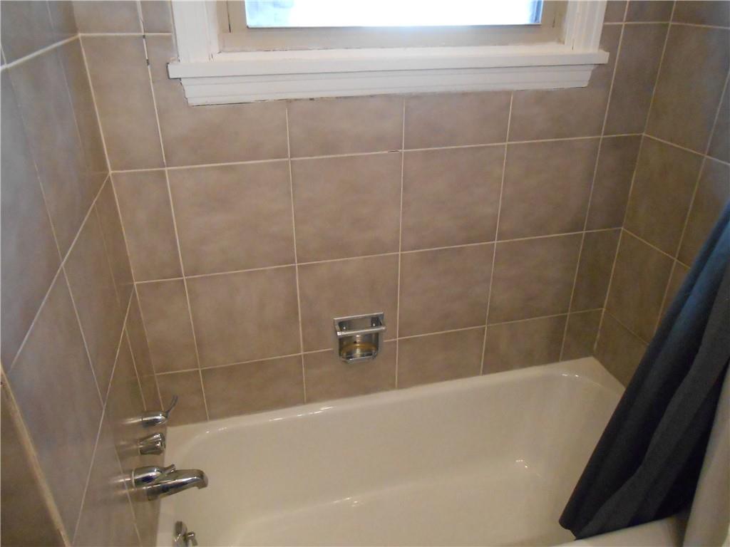 516 Oneida Street Monessen, PA 15062 - Photo 20 of 36 a bathroom with a bathtub