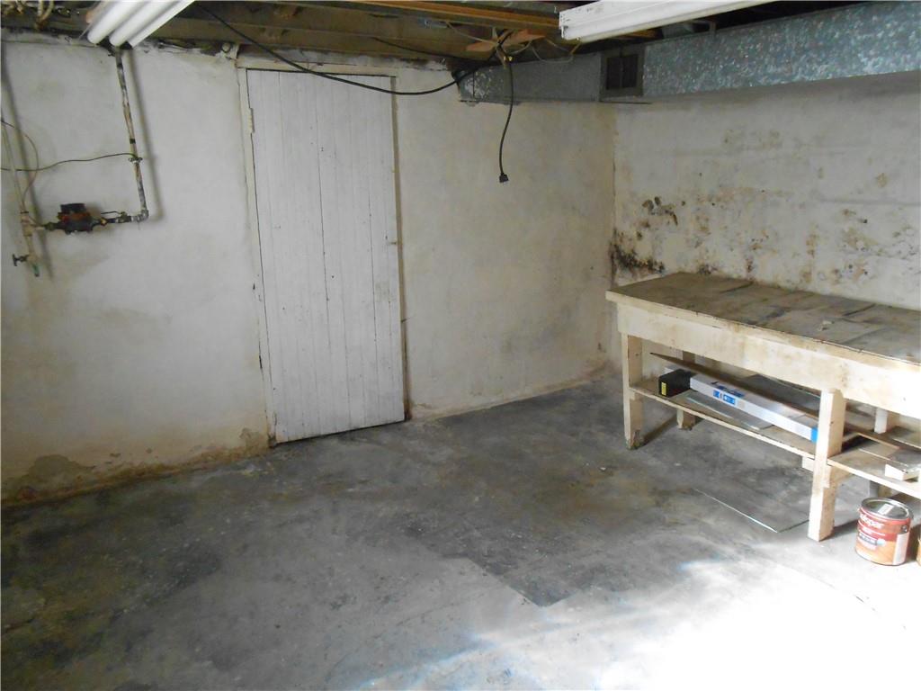 516 Oneida Street Monessen, PA 15062 - Photo 33 of 36 a view of room