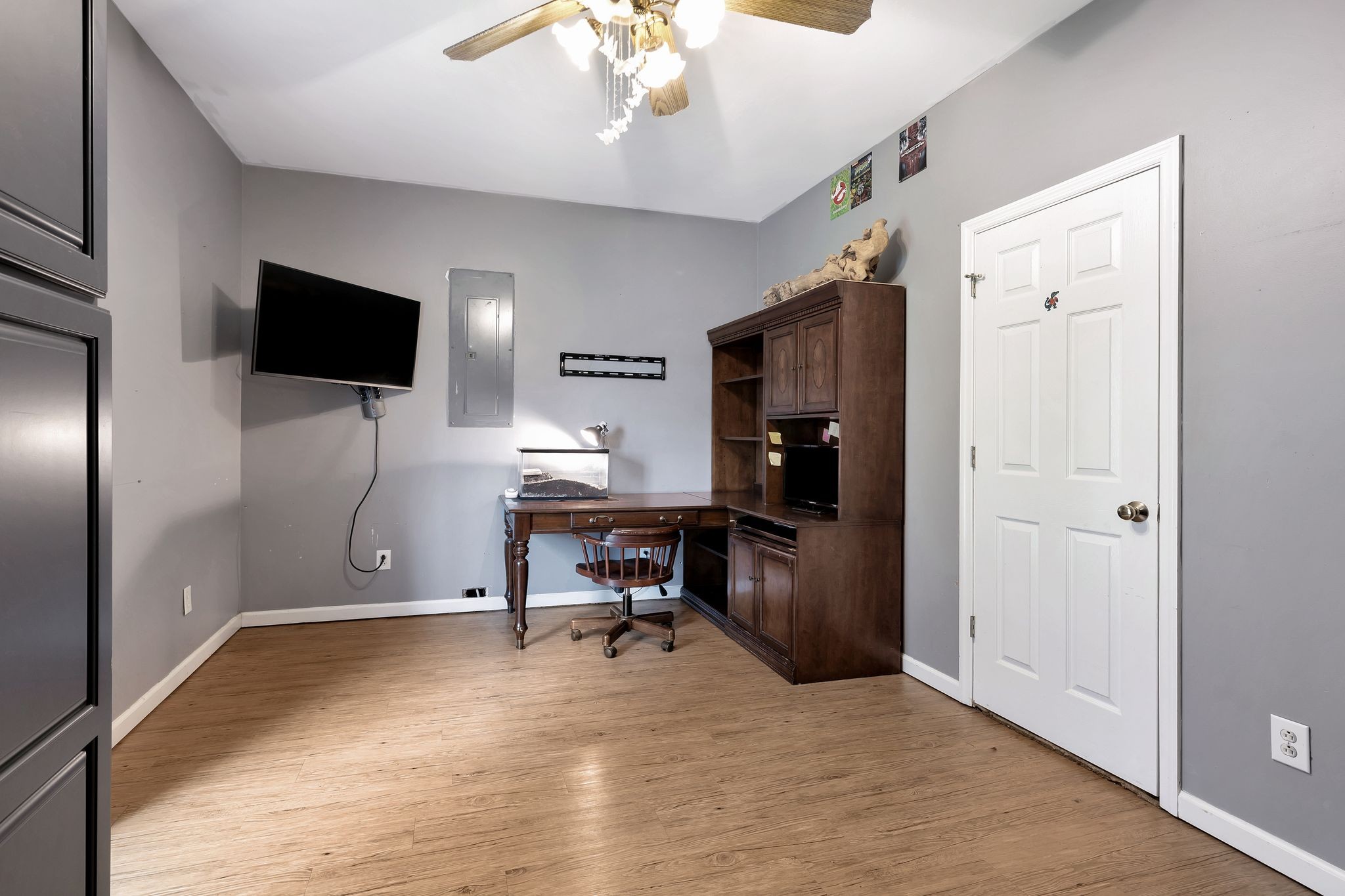 876 Monument Road Summertown, TN 38483 - Photo 17 of 26 a view of a livingroom with workspace and a couch