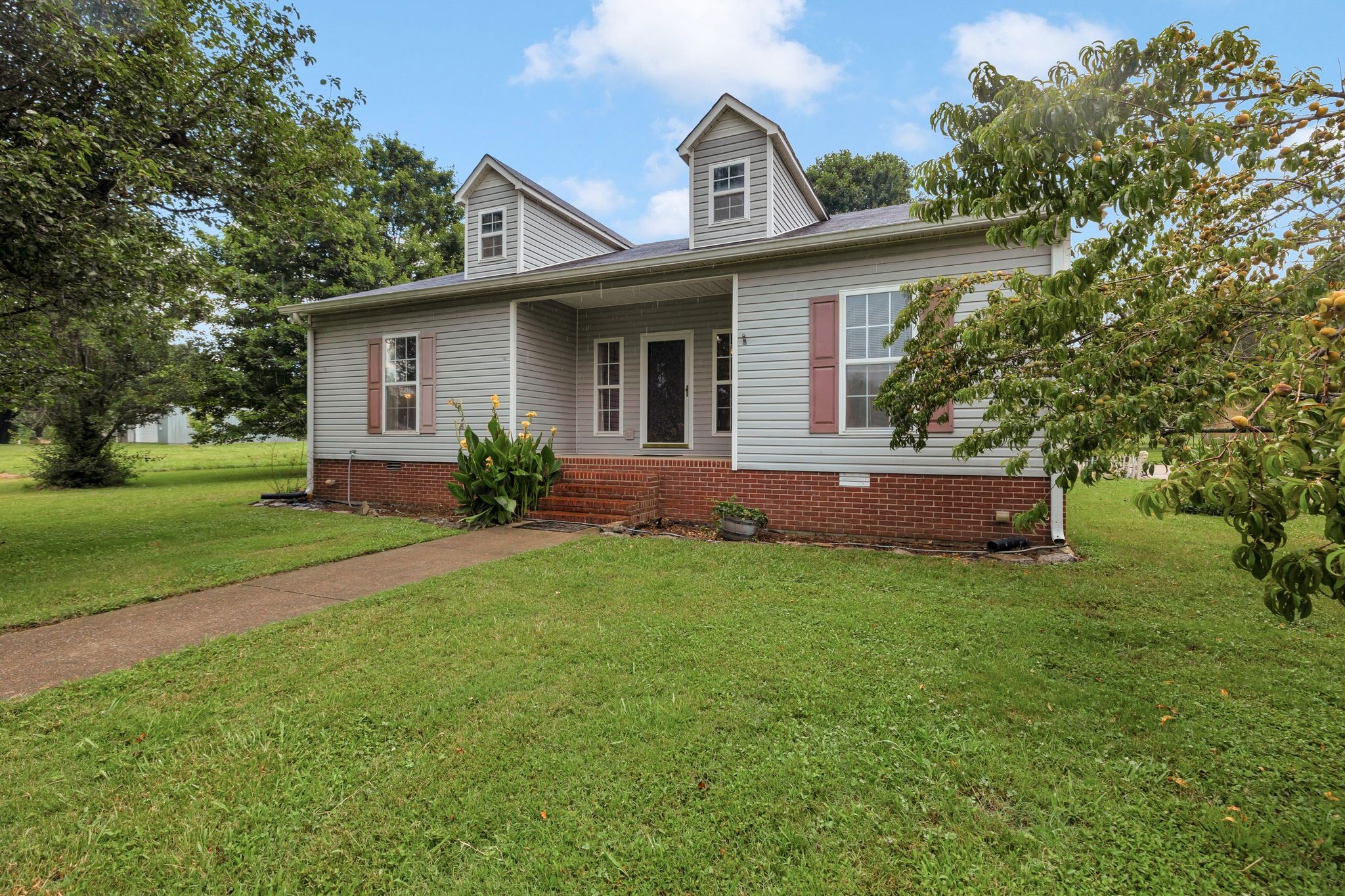 876 Monument Road Summertown, TN 38483 - Photo 4 of 26 a view of a house with a yard