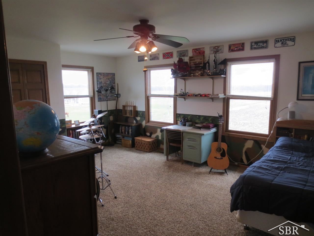 10085 Carter Road Freeland, MI 48623 - Photo 9 of 16 31188531-8.JPG