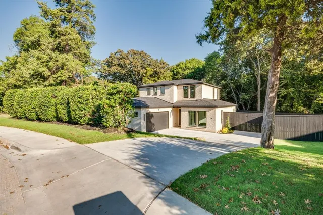 $565,000 | 1700 Carriage Creek Drive, DeSoto, TX 75115