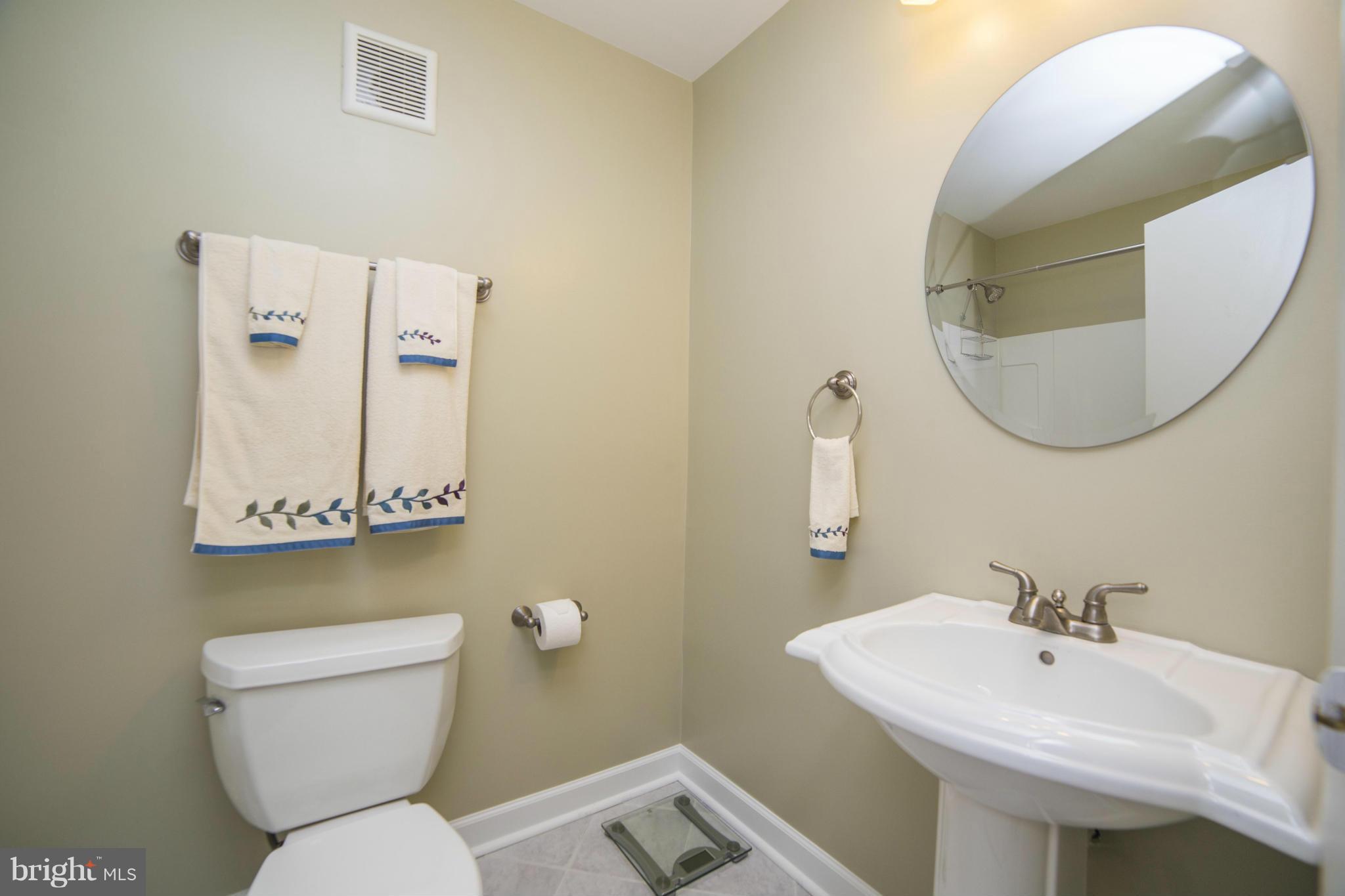 1613 Valencia Way Reston, VA 20190 - Photo 17 of 29 a bathroom with a toilet sink and mirror