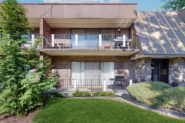 $269,000 | 11104 O O Gorman Drive, Unit 41B, Palos Hills, IL 60465