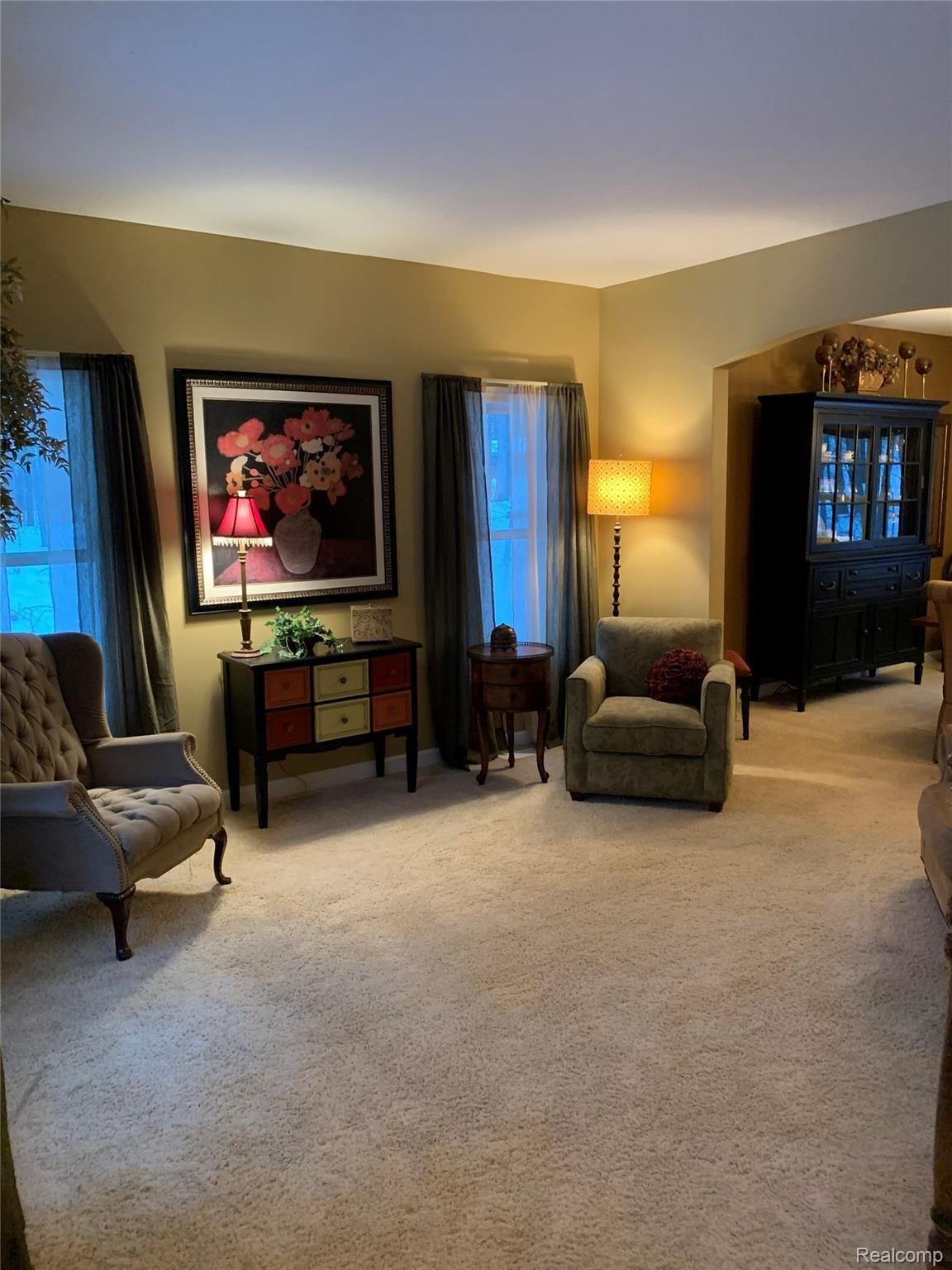 2716 West Coon Lake Road Howell, MI 48843 - Photo 5 of 26 Living room