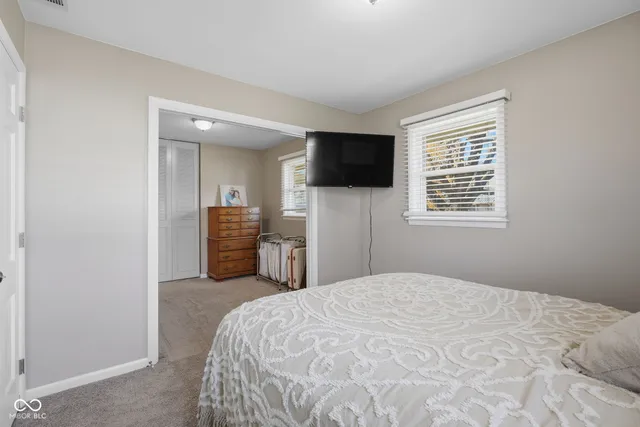 $239,900 | 8143 East Crescent Drive, Seymour, IN 47274