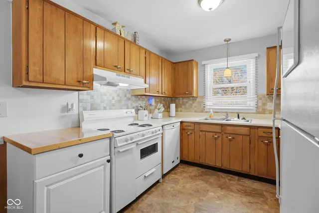 $239,900 | 8143 East Crescent Drive, Seymour, IN 47274