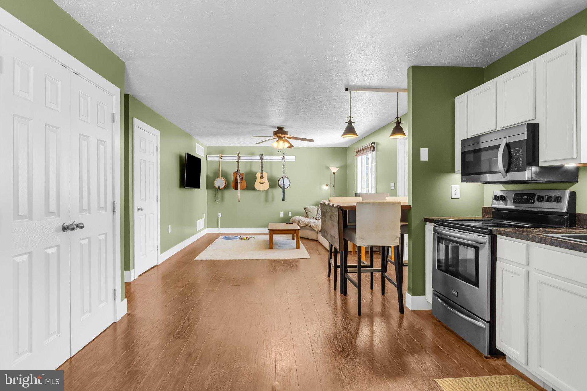 199 Neill Run Road Delta, PA 17314 - Photo 4 of 16 Charming open-concept living space.