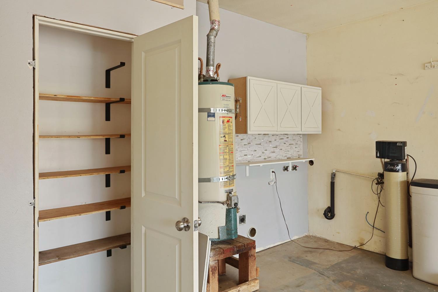 2443 Fern Street Merced, CA 95348 - Photo 40 of 50 a bathroom with a shower