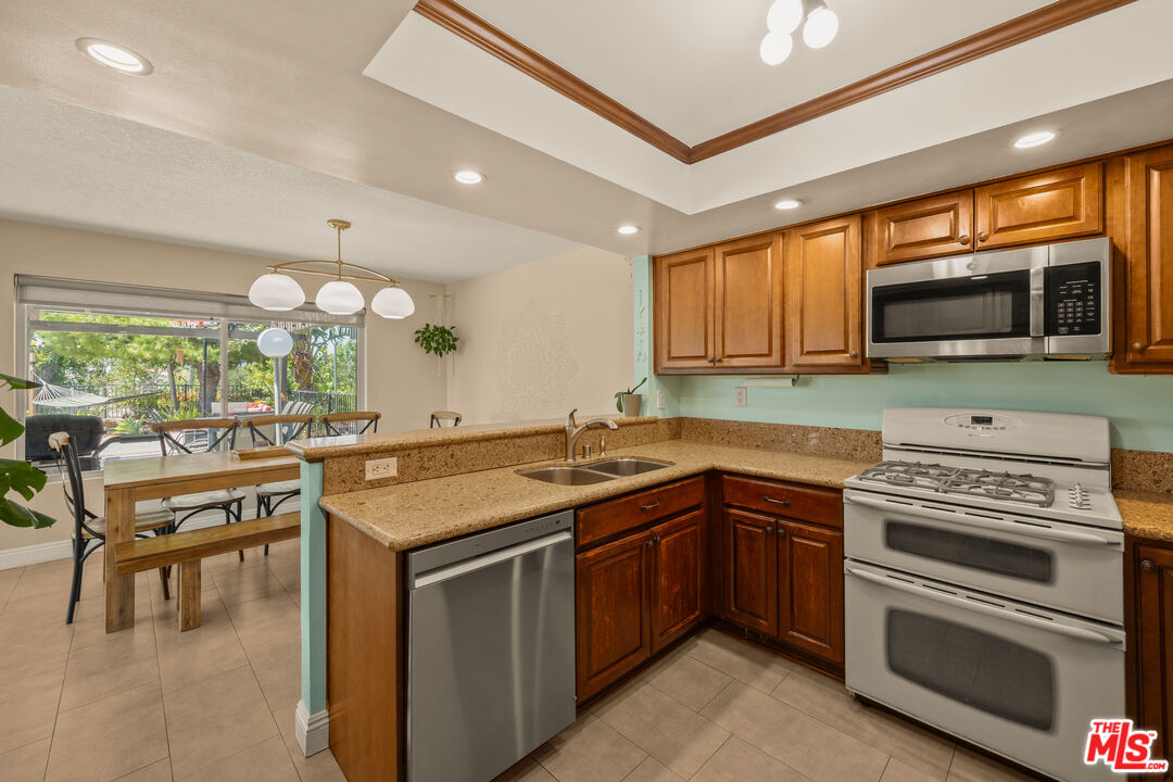 19220 Index Street, Unit 2 Porter Ranch, CA 91326 - Photo 30 of 35 Gallery Image 30